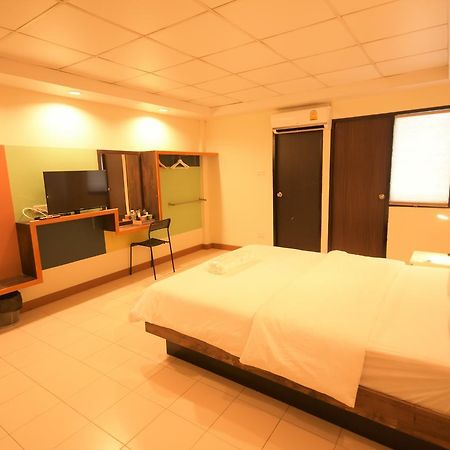 Room At Prachachuen Νονταμπουρί Εξωτερικό φωτογραφία