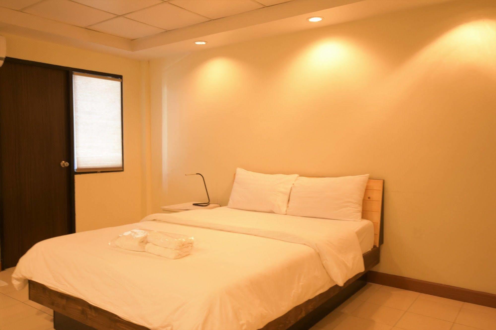 Room At Prachachuen Νονταμπουρί Εξωτερικό φωτογραφία