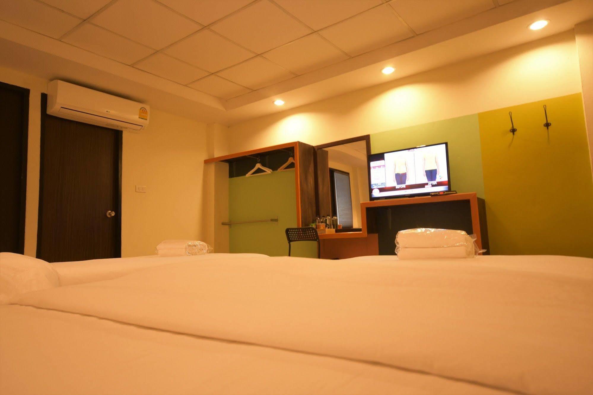 Room At Prachachuen Νονταμπουρί Εξωτερικό φωτογραφία