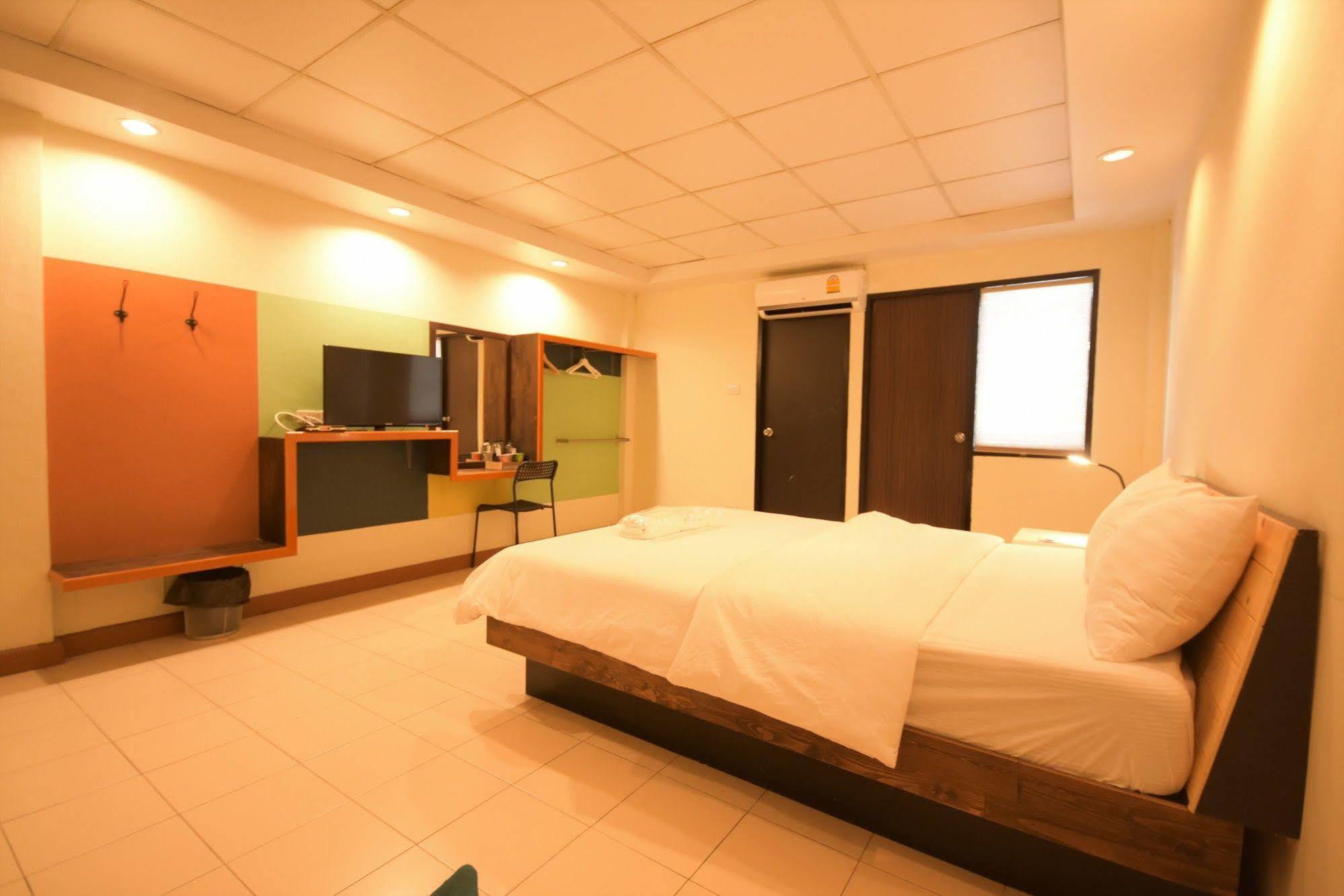 Room At Prachachuen Νονταμπουρί Εξωτερικό φωτογραφία