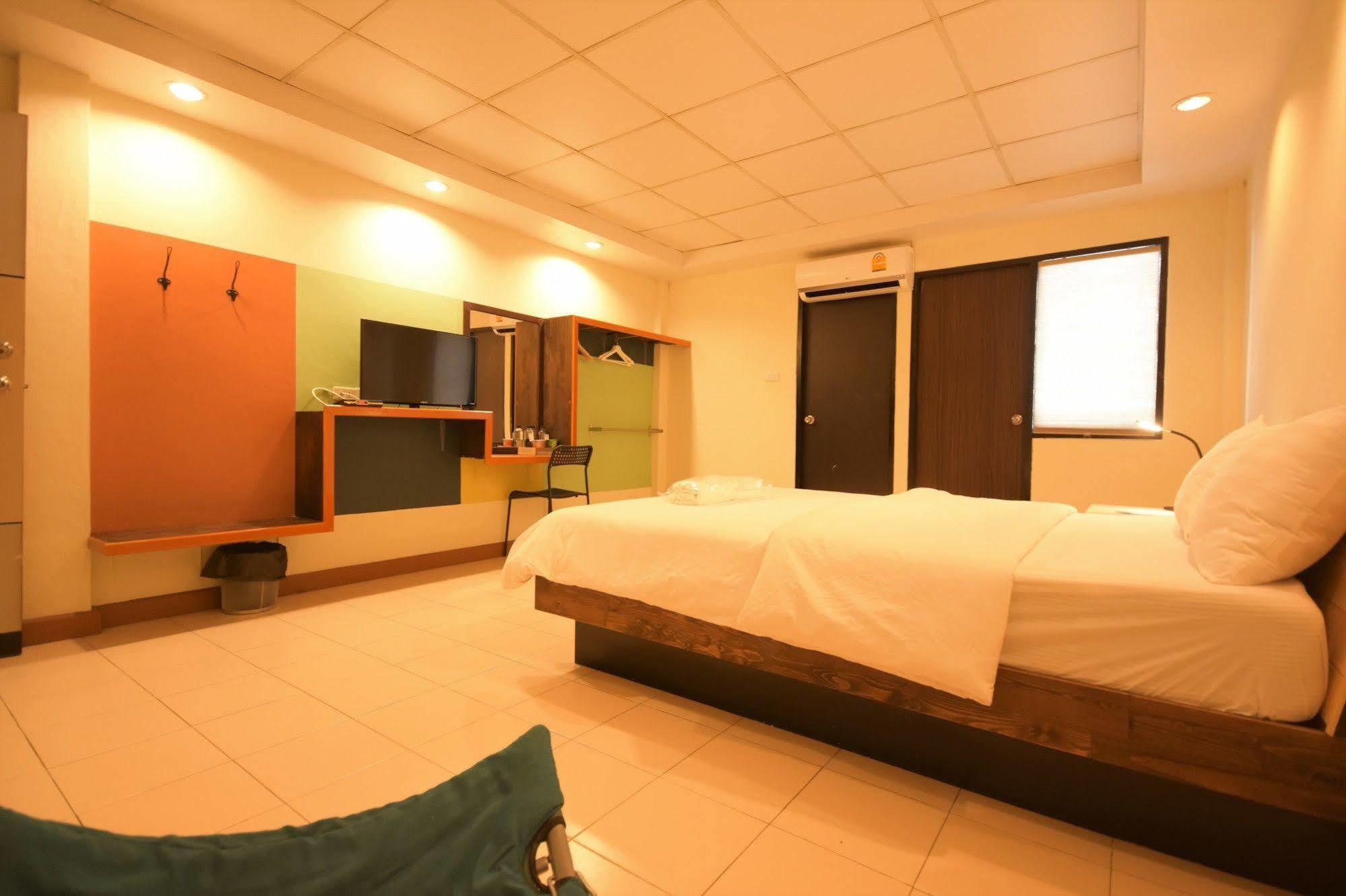 Room At Prachachuen Νονταμπουρί Εξωτερικό φωτογραφία