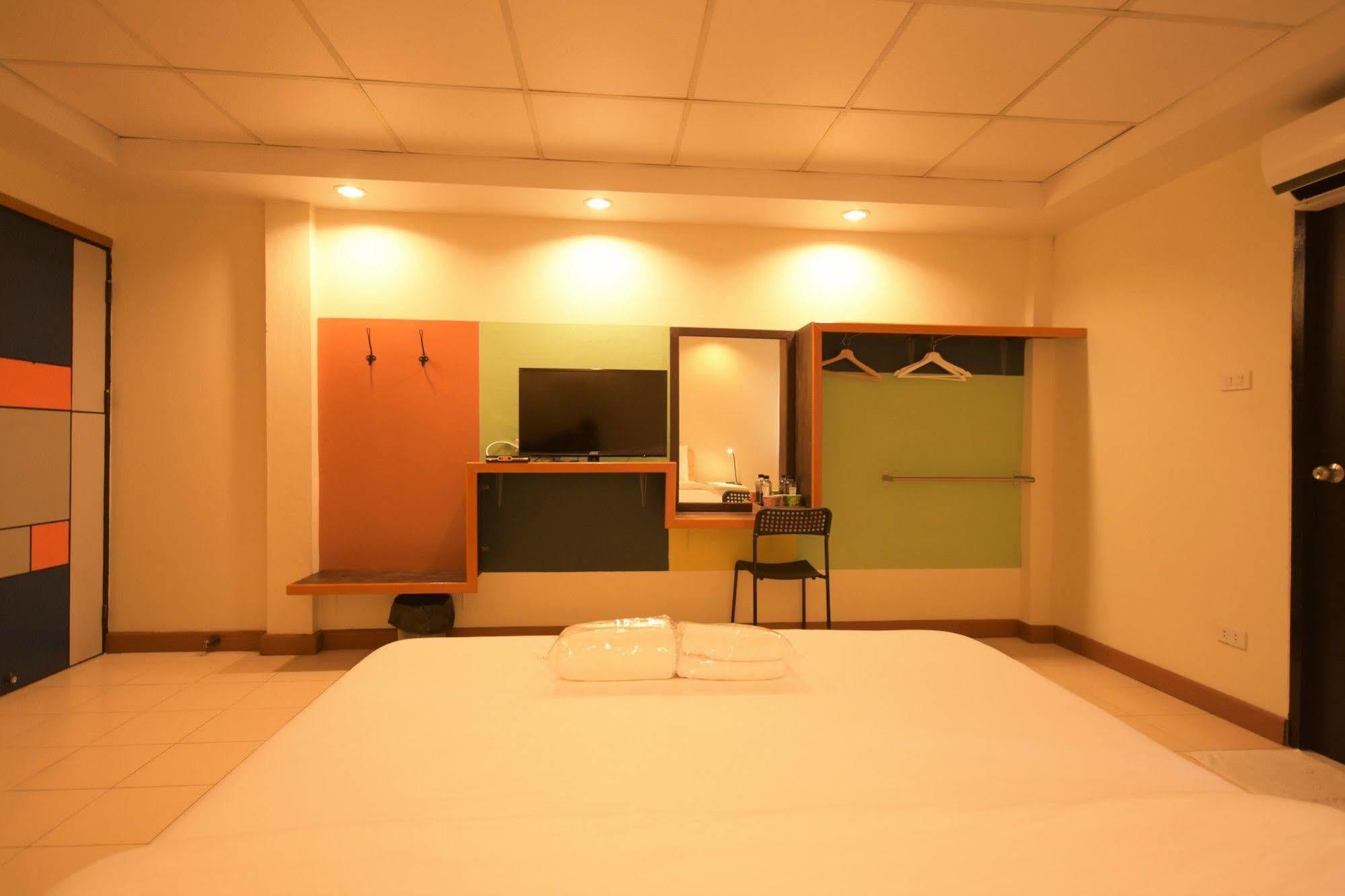 Room At Prachachuen Νονταμπουρί Εξωτερικό φωτογραφία