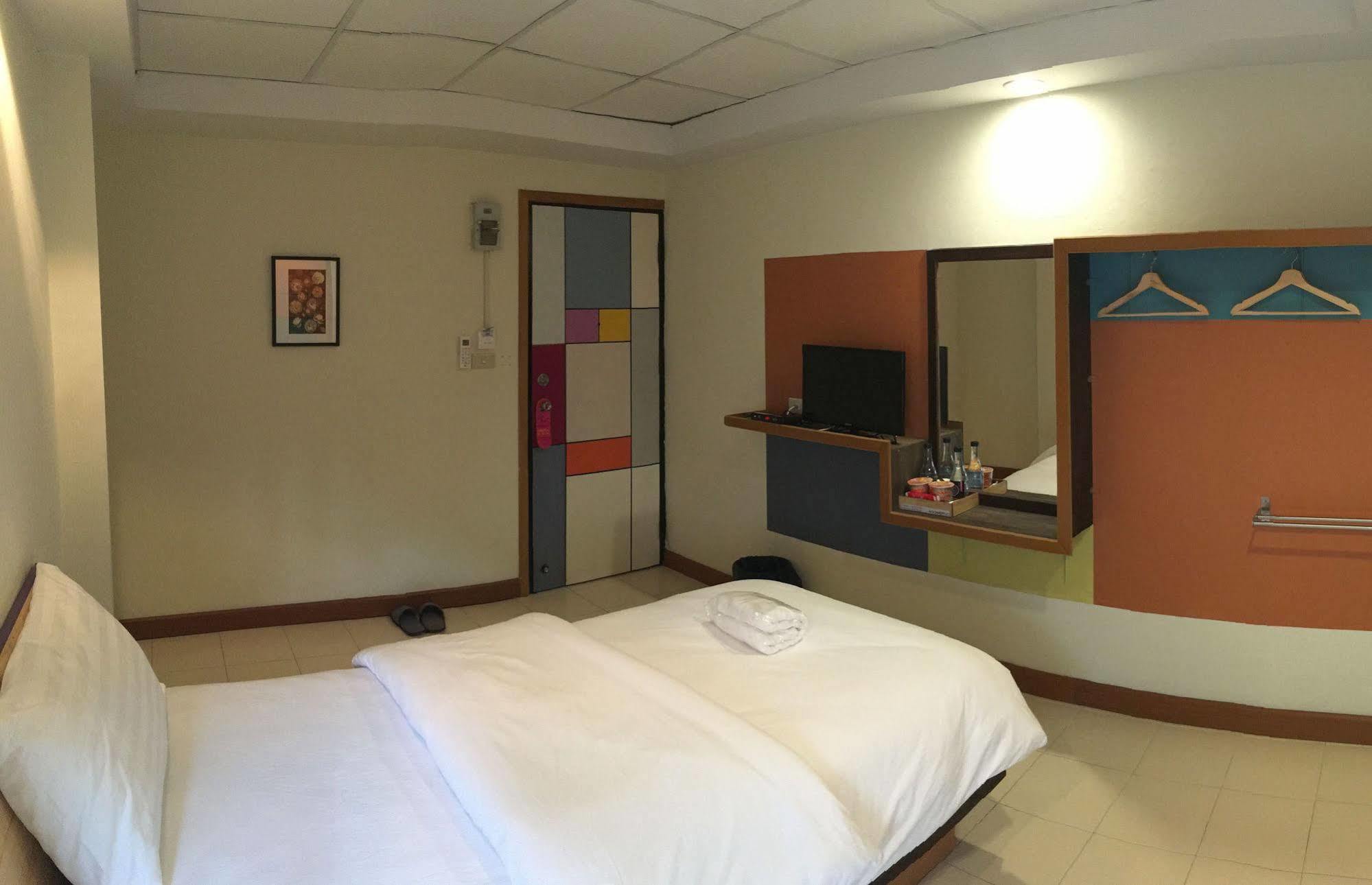 Room At Prachachuen Νονταμπουρί Εξωτερικό φωτογραφία